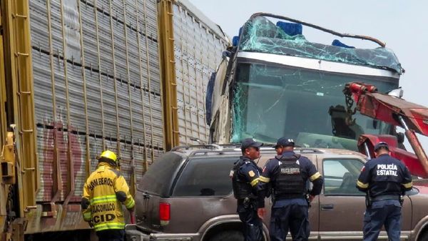 ମେକ୍ସିକୋରେ ଭୟଙ୍କର ଦୁର୍ଘଟଣା, ଡବଲ-ଡେକର ବସ୍ କୁ ଧକ୍କା ଦେଲା ଟ୍ରେନ୍, ୧୦ ମୃତ,୬୦ ଆହତ