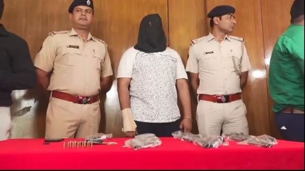 କମିଶନରେଟ ପୋଲିସ ହାତରେ କୁଖ୍ୟାତ ବନ୍ଧୁକ ବେପାରୀ,ଜବତ ହେଲା ୧୦ଟି ବନ୍ଧୁକ