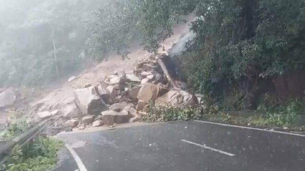 କଳିଙ୍ଗା ଘାଟିରେ ଭୂସ୍ଖଳନ,ଯାତାୟତ ଠପ୍‌