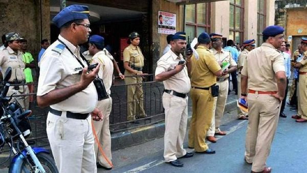 ମାନବ ବୋମା ବିସ୍ଫୋରଣ ଧମକ, ମୁମ୍ବାଇ ହାଇ ଆଲର୍ଟରେ