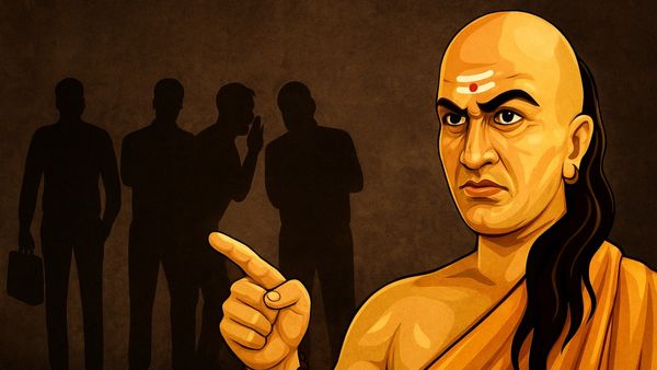 ଚାଣକ୍ୟଙ୍କ ଚେତାବନୀ: ଏହି ୪ ପ୍ରକାରର ଲୋକ ସମ୍ମାନର ଯୋଗ୍ୟ ନୁହଁନ୍ତି, ସେମାନଙ୍କଠାରୁ ଦୂରତା ବଜାୟ ରଖିବା ବୁଦ୍ଧିମାନର କାମ!