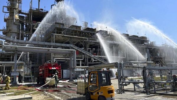 ରୁଷର ସବୁଠାରୁ ବଡ଼ ତୈଳ ବିଶୋଧନାଗାରକୁ ଧ୍ବଂସ କଲା ୟୁକ୍ରେନ