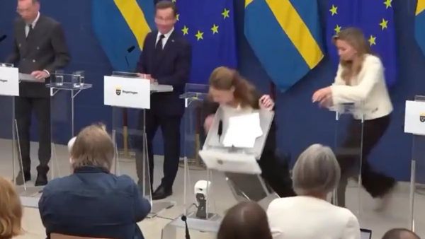 ପ୍ରେସ କନଫରେନ୍ସ ସମୟରେ ବେହୋସ ହେଲେ ସ୍ୱିଡେନର ନବନିଯୁକ୍ତ ସ୍ୱାସ୍ଥ୍ୟମନ୍ତ୍ରୀ