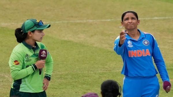 IND W vs PAK W: ଭାରତ-ପାକିସ୍ତାନ ମ୍ୟାଚରେ ରେଫରି ଏକ ବଡ଼ ଭୁଲ କଲେ, ଟସ୍ ସମୟରେ