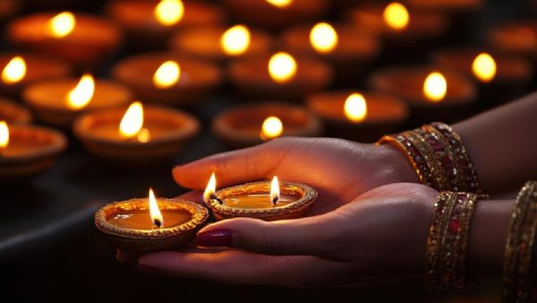 ଦଶହରାରେ ଘରର ଏହି ସ୍ଥାନରେ ଜଳାନ୍ତୁ ଦୀପ, ପ୍ରସନ୍ନ ହେବେ ଧନର ଦେବୀ ଲକ୍ଷ୍ମୀ