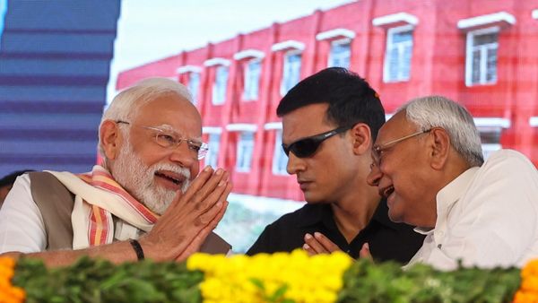 ନିର୍ବାଚନ ଘୋଷଣା ସହିତ, ବିଜେପି ଏକ ନୂତନ ସ୍ଲୋଗାନ ଦେଇଛି: 25 ରୁ 30, ଆମର ଦୁଇ ଭାଇ ନରେନ୍ଦ୍ର ଏବଂ ନୀତିଶ