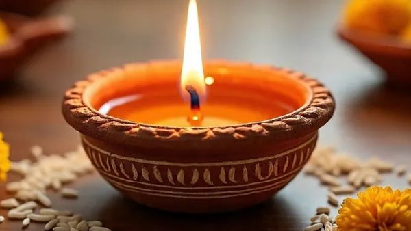 ଶୟନ କକ୍ଷରେ ଦୀପ ଜାଳିବା ଶୁଭ ନା ଅଶୁଭ ? ଜାଣନ୍ତୁ କଣ ହୁଏ