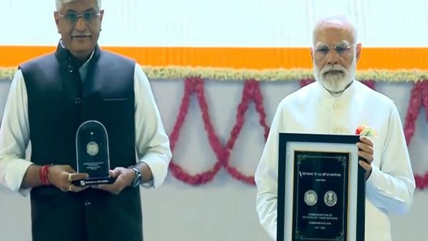 ବନ୍ଦେ ମାତରମକୁ ୧୫୦ ବର୍ଷ;  ଡାକ ଟିକଟ ଏବଂ ସ୍ମାରକ କଏନ୍ ଜାରି କଲେ ପ୍ରଧାନମନ୍ତ୍ରୀ 