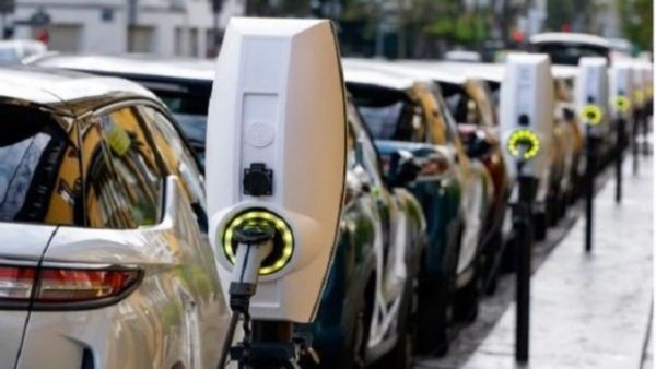 ପୁଣି ପେଟ୍ରୋଲ ଏବଂ ଡିଜେଲ ଦାମରେ ହେଲା ସାମାନ୍ୟ ପରିବର୍ତ୍ତନ, ଜାଣନ୍ତୁ ଭୁବନେଶ୍ବରରେ କେତେ ରହିଛି ମୂଲ୍ୟ