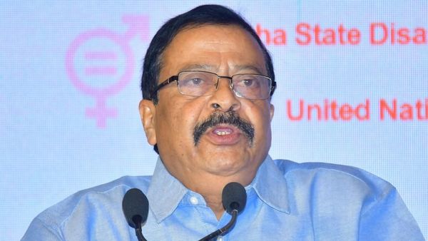 ଲୋକଙ୍କ ସେବକ ହେଇ କାମ କରିବାକୁ ରାଜସ୍ବ ମନ୍ତ୍ରୀଙ୍କ କଡ଼ା ନିର୍ଦ୍ଦେଶ