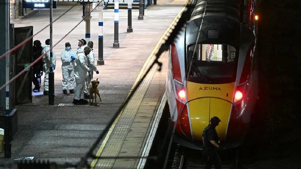 ବ୍ରିଟେନ୍ ଟ୍ରେନରେ ଆଖିବୁଜା ଛୁରାମାଡ଼ ; ୧୦ ଜଣ ଆହତ