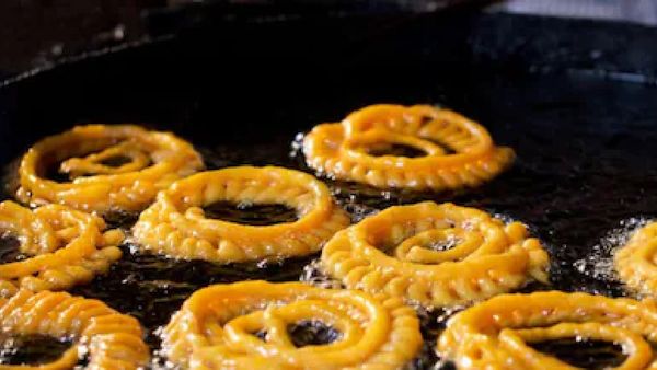 ବିଜେପି ଅଫିସରେ ମିଠା ପସରା ; ବିଜୟ ଉତ୍ସବ ପାଇଁ ......