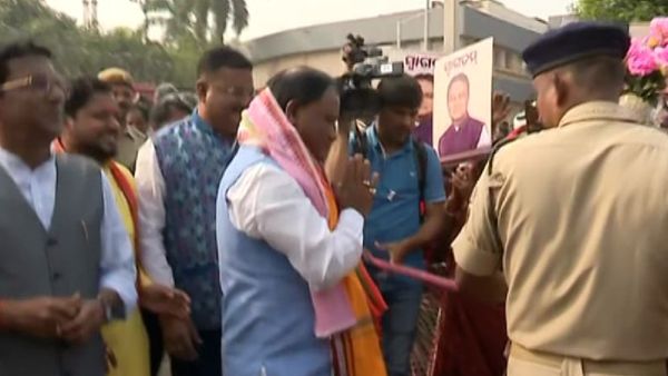 ୫ ଶହରୁ ଅଧିକ ଶିଳ୍ପପତିଙ୍କ ସହ ଆଲୋଚନା, ୧୩ଟି MOU ସ୍ବାକ୍ଷର; ଓଡ଼ିଶା ଫେରିଲେ ମୁଖ୍ୟମନ୍ତ୍ରୀ
