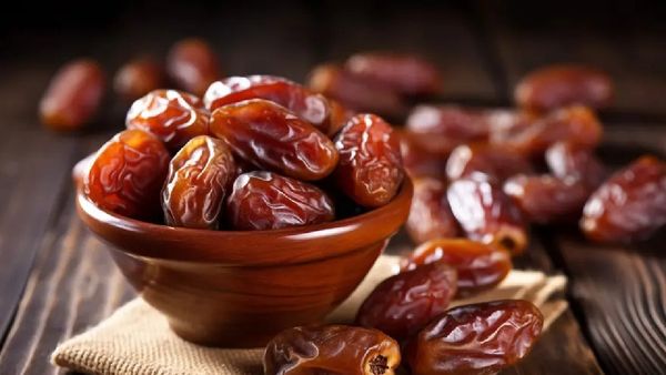 ବେଶୀ ନୁହେଁ ବାସ ଗୋଟାଏ ମାସ ପ୍ରତ୍ୟେକ ଦିନ ଖାଆନ୍ତୁ ଖଜୁରୀ, ମିଳିବ ଆଶ୍ଚର୍ଯ୍ୟ କଲା ପରି ଫାଇଦା