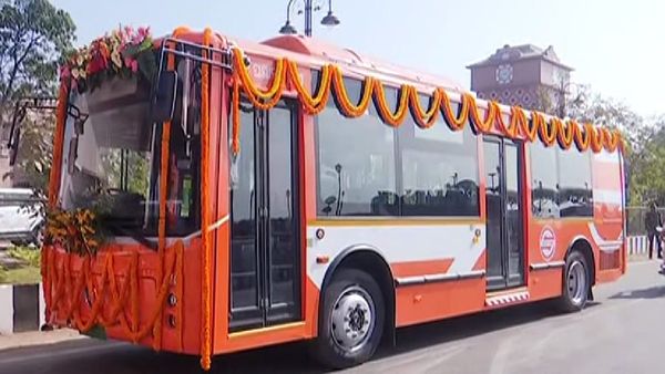 ସମ୍ବଲପୁରରେ ୨୫ ଟି ଇ-ବସ୍‌ ସେବାର ଶୁଭାରମ୍ଭ କଲେ ମୁଖ୍ୟମନ୍ତ୍ରୀ