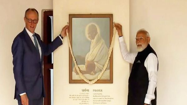  ସାବରମତୀ ଆଶ୍ରମରେ ଆଶ୍ରମରେ ମହାତ୍ମା ଗାନ୍ଧୀଙ୍କୁ ଶ୍ରଦ୍ଧାଞ୍ଜଳି ଦେଲେ ଜର୍ମାନ ଚାନସେଲର