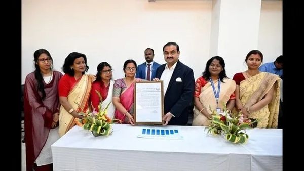 ପୂର୍ବ ଭାରତରେ ବିଦ୍ୟୁତ୍ ପକଳ୍ପର ସମୀକ୍ଷା କଲେ ଗୌତମ ଆଦାନୀ, ପୁଣି ଦୋହରାଇଲେ ଜନ କଲ୍ୟାଣ ପ୍ରତିବଦ୍ଧତାକୁ