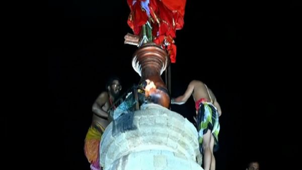 ନିର୍ଦ୍ଧାରିତ ସମୟ ପୂର୍ବରୁ ଉଠିଲା ଲିଙ୍ଗରାଜ ମନ୍ଦିରରେ ମହାଦୀପ