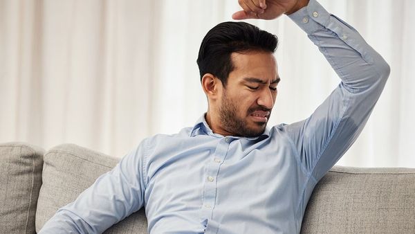 ଝାଳ ଦୁର୍ଗନ୍ଧ ହେଉଥିଲେ ଆପଣାନ୍ତୁ ଏହି ଟିପ୍ସ