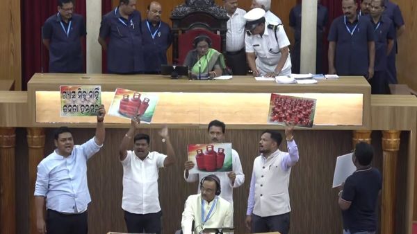 ବିଧାନସଭାରେ ବିରୋଧୀ ବିରୋଧୀଙ୍କ ହୋହଲ୍ଲା; ୧୧ଟା ୩୦ ପର୍ଯ୍ୟନ୍ତ ଗୃହ ମୁଲତବୀ