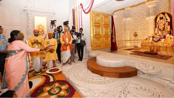 ଅଯୋଧ୍ୟା ଶ୍ରୀରାମମନ୍ଦିର ପରିଦର୍ଶନ ସହ ପ୍ରାର୍ଥନା କଲେ ରାଷ୍ଟ୍ରପତି ଦ୍ରୌପଦୀ ମୁର୍ମୁ,ସ୍ଥାପନ କଲେ ଶ୍ରୀରାମ ମନ୍ତ୍ର