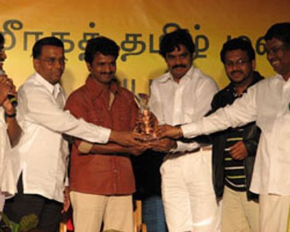 துபாய் தமிழ் மன்ற விழாவில் சேரன்