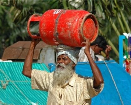 ஹோட்டல்களுக்கான சமையல் கேஸ் விலை கிடு கிடு உயர்வு!