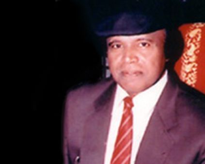 ஆலடி அருணா ~~புகழ்~~ எஸ்.ஏ.ராஜா மீது குண்டு வீச்சு: டிரைவர் படுகாயம்