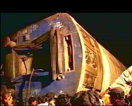 கொல்கத்தா-டெல்லி ரயில் தடம் புரண்டு ஒருவர் பலி