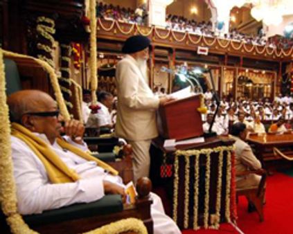 சட்டசபையில் அதிமுக வெளிநடப்பு- ஆளுநர் உரை புறக்கணிப்பு