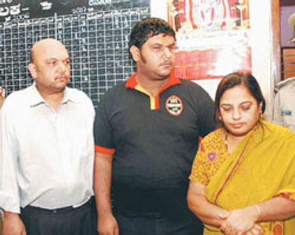 பணத்துக்காக 21 கொலைகள்.. சீரியல் கில்லர் குடும்பத்தோடு கைது