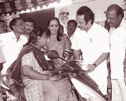 நாட்டில் முதன் முறையாக தமிழகத்தில் ஊனமுற்றோருக்கு இலவச ஸ்கூட்டர்