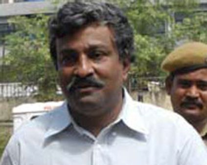 ~~டிரவுசருக்கு~~ மாறிய டாக்டர் பிரகாஷ்!