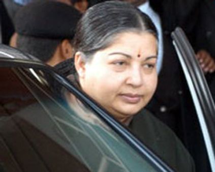 ஜெ. பேச்சால் சட்டசபையில் பெரும் அமளி- கைகலப்பு தவிர்ப்பு: அவை ஒத்திவைப்பு