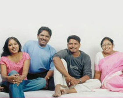 பாரதிராஜா மகள் நிச்சயதார்த்தம்