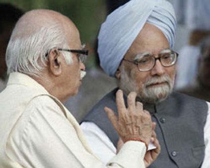 மதச் சாயம் கொண்ட பட்ஜெட்: அத்வானி