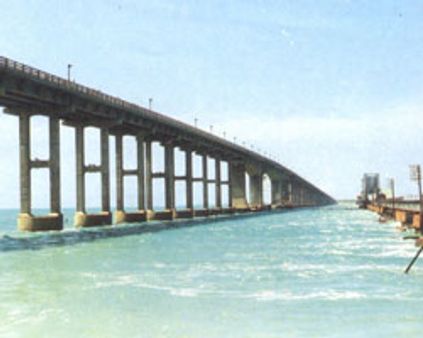 பாம்பன் பாலத்தில் ரூ. 7 கோடியில் மராமத்து பணிகள்