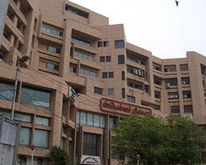 ஸ்பென்சரில் பயங்கர மோதல்-தீவைப்பு