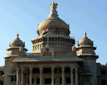 கருணாநிதி அறிவிப்பு எதிரொலி-கர்நாடக பந்த் கைவிடப்பட்டது