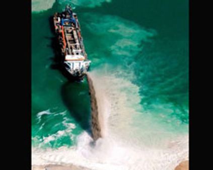 சூறாவளிக் காற்று-முத்துப்பேட்டையில் கரை ஒதுங்கிய ~~சேது~~ கப்பல்கள்