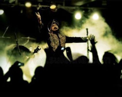 உலகெங்கும் இன்று தசாவதாரம் ரிலீஸ் ஆனது.