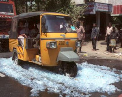 மக்களை வதைக்கும் ஆட்டோ டிரைவர்கள்-போலீஸ் எச்சரிக்கை