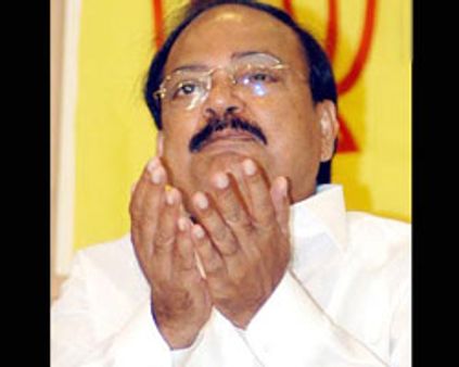 நாட்டில் பாஜக அலை வீசுகிறது-நாயுடு