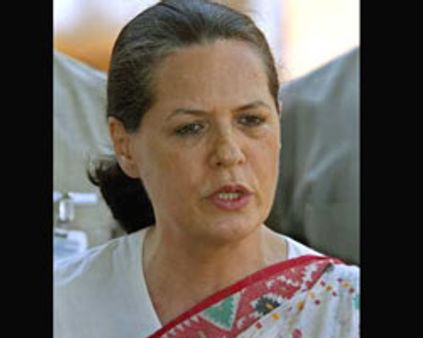 அணு ஒப்பந்தம்: இடதுசாரி கெடு முடிகிறது - சோனியா ஆலோசனை!