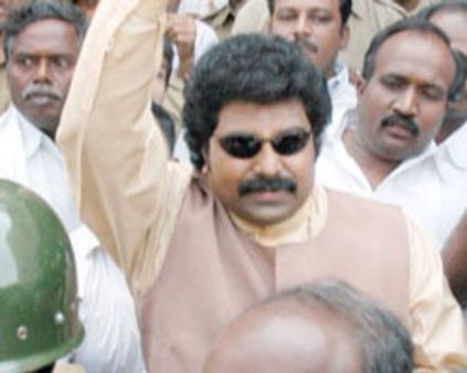 பிரவுன் சுகர்: முன்னாள் ~~வளர்ப்பு~~ சுதாகரனுக்கு பிடிவாரண்ட்