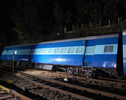 செங்கோட்டையில் தடம் புரண்ட ரயில்