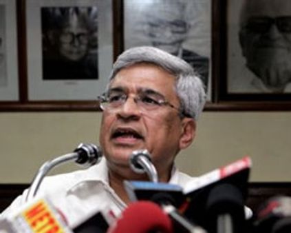 அணு ஒப்பந்தம்: அரசின் பதிலுக்காக காத்திருக்கிறோம் - காரத்