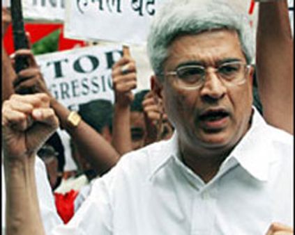 இடதுசாரிகள் ஆதரவு வாபஸானது: அரசை கவிழ்க்க பாஜக-இடதுசாரிகள் கூட்டணி