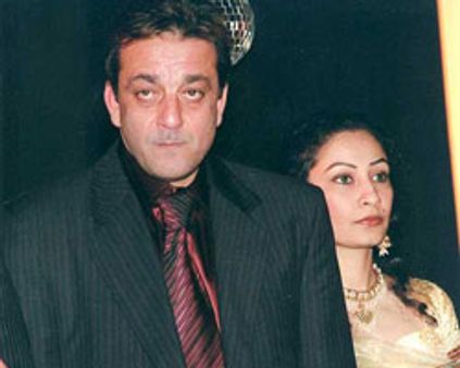 டிவி அலுவலகத்தில் சிக்கிய மான்யதாவின் முதல் கணவர்!