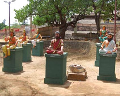 குற்றாலம் பூங்காவில் வள்ளுவர், அகத்தியர், கம்பர் சிலைகள் உடைப்பு
